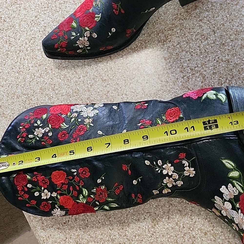 Lane !!Gorgeous!! Red Rose Western Boots, Size 9B - Picture 11 of 14